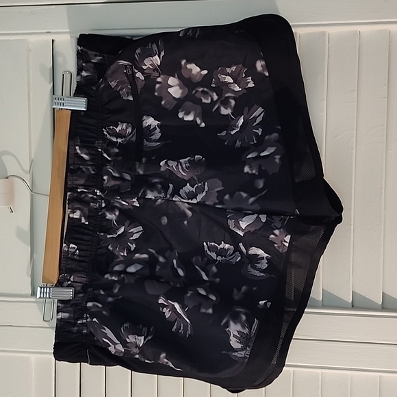 Active wear shorts joe fresh. Black & white. - Picture 4 of 5